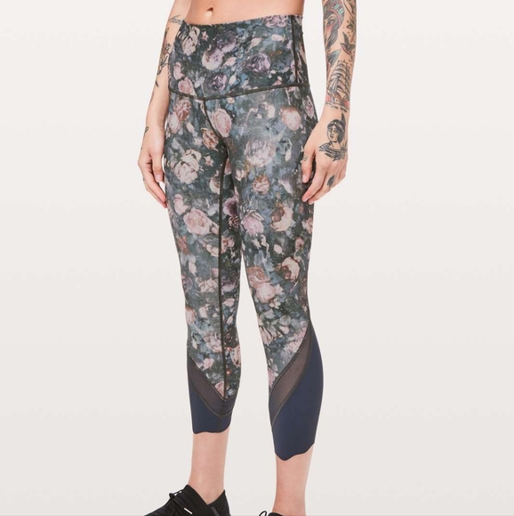Lululemon Wunder Under Crop II Scallop Pant/Top Set Frosted Rose Multi /Melanite - Picture 4 of 12